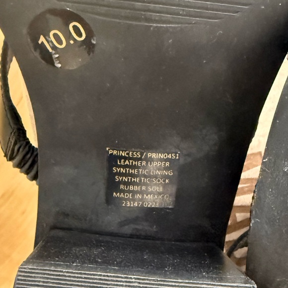 STEVE MADDEN BLACK CHUNKY HEEL SLIP ON SANDAL COMES WITH BOX - Picture 7 of 11